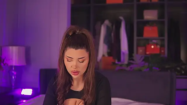 Monique Celeste online show from 05/18/26, 04:40