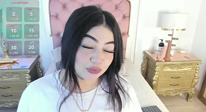 Snapshot of MeganStar__ chatting on 10/07/25, 11:55 MeganStar online show from 10/07/25, 11:55