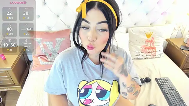 Snapshot of MeganStar__ chatting on 09/29/25, 12:00 MeganStar online show from 09/29/25, 12:00