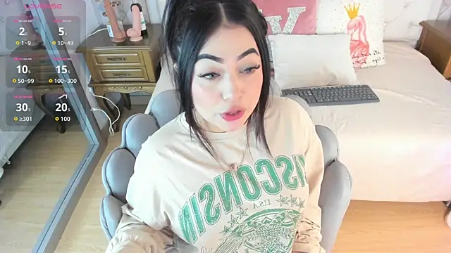 Snapshot of MeganStar__ chatting on 10/08/25, 11:45 MeganStar online show from 10/08/25, 11:45