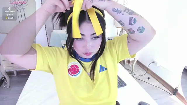 Snapshot of MeganStar__ chatting on 11/15/25, 11:47 MeganStar online show from 11/15/25, 11:47