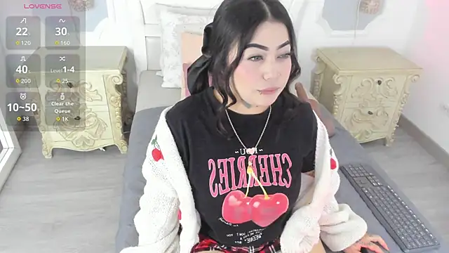 Snapshot of MeganStar__ chatting on 11/20/25, 11:55 MeganStar online show from 11/20/25, 11:55