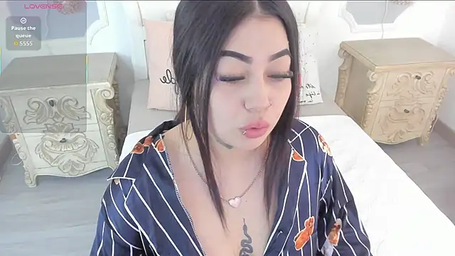 Snapshot of MeganStar__ chatting on 10/19/25, 11:57 MeganStar online show from 10/19/25, 11:57