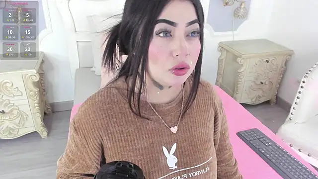 Snapshot of MeganStar__ chatting on 11/08/25, 12:31 MeganStar online show from 11/08/25, 12:31