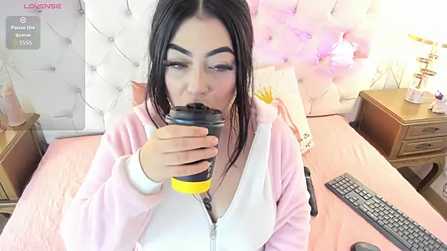 Snapshot of MeganStar__ chatting on 09/30/25, 12:11 MeganStar online show from 09/30/25, 12:11