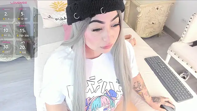 Snapshot of MeganStar__ chatting on 10/14/25, 11:33 MeganStar online show from 10/14/25, 11:33