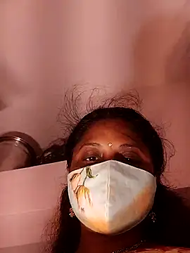 Snapshot of telugu_Geetha30 chatting on 09/10/25, 01:43 telugu Geetha30 online show from 09/10/25, 01:43