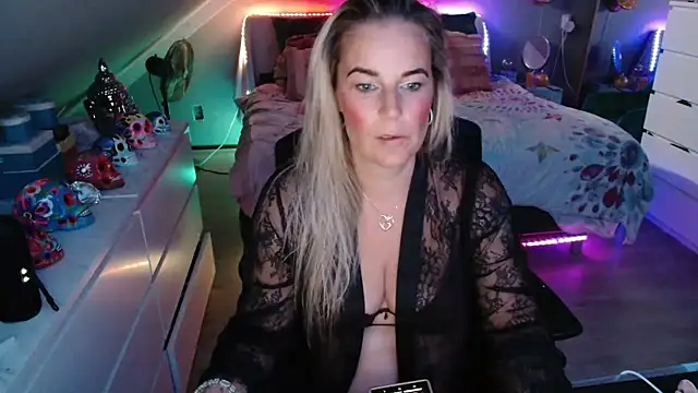 Mrs-Aurora online show from 05/11/26, 12:50