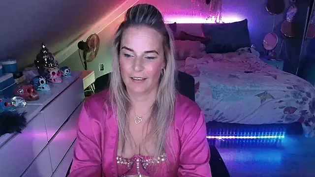 Mrs-Aurora online show from 05/16/26, 07:02
