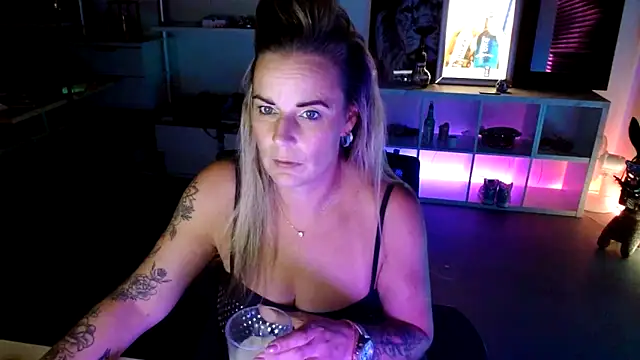 Mrs-Aurora online show from 10/16/25, 09:12