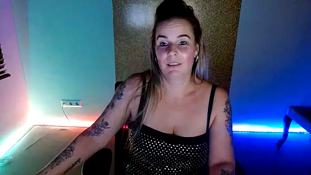 Mrs-Aurora online show from 12/04/25, 07:35