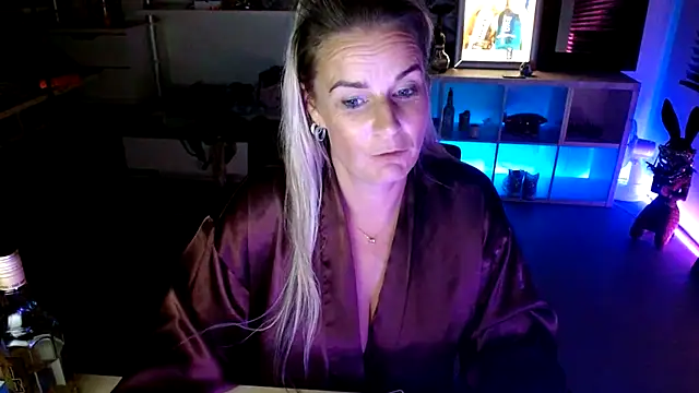 Mrs-Aurora online show from 10/16/25, 01:03