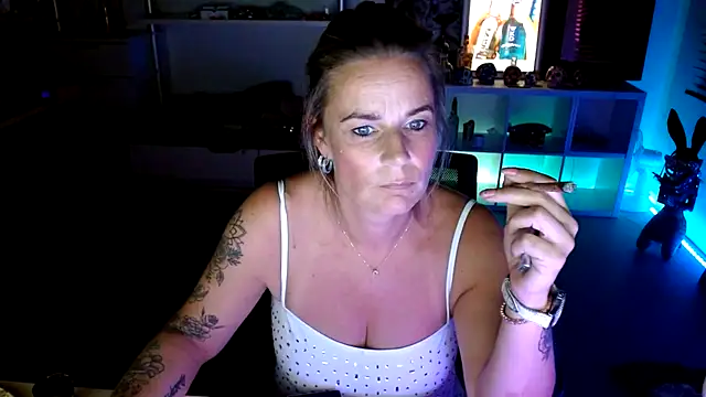 Mrs-Aurora online show from 10/13/25, 08:43