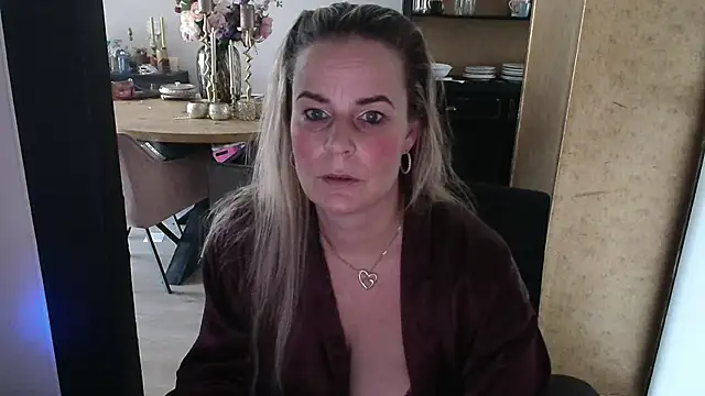 Mrs-Aurora online show from 03/11/26, 10:31