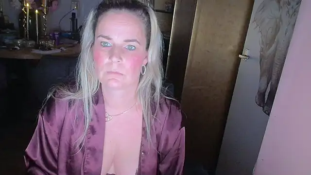 Mrs-Aurora online show from 03/10/26, 09:52