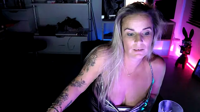 Mrs-Aurora online show from 10/18/25, 02:46