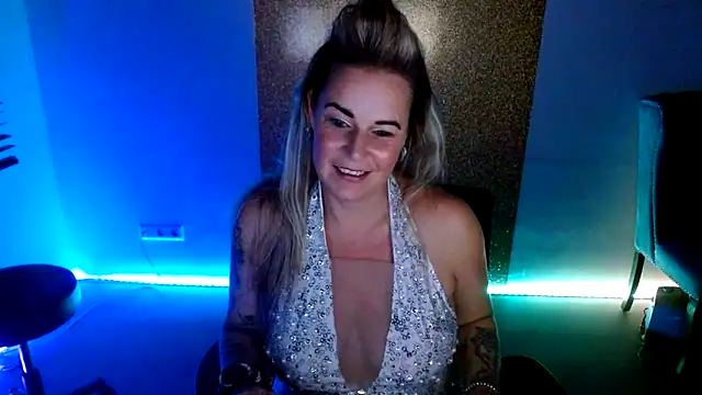 Mrs-Aurora online show from 11/25/25, 07:58