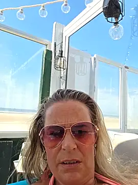 Snapshot of Mrs-Aurora chatting on 06/16/26, 12:38 Mrs-Aurora online show from 06/16/26, 12:38