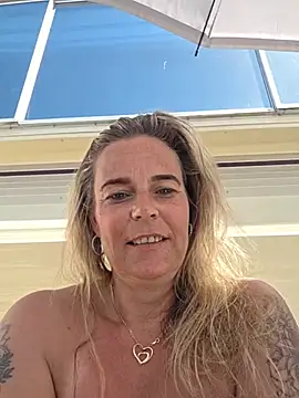 Mrs-Aurora online show from 05/25/26, 12:59