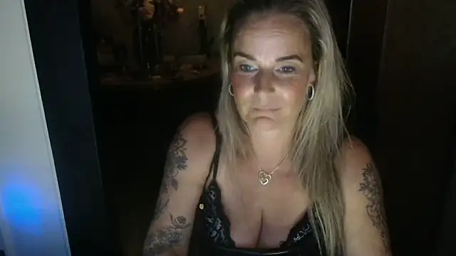 Mrs-Aurora online show from 05/24/26, 12:43