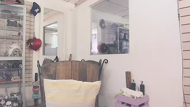 xinamora online show from 11/16/25, 06:23