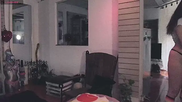 xinamora online show from 11/07/25, 09:08