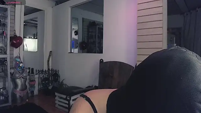 xinamora online show from 11/07/25, 05:12