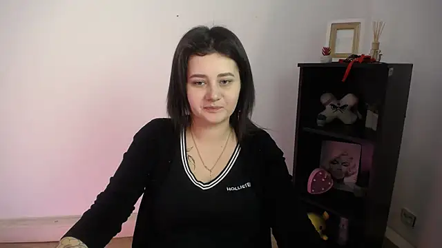 Katrin kiss  online show from 11/14/25, 12:42