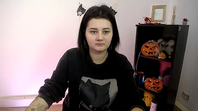 Katrin kiss  online show from 11/02/25, 12:32