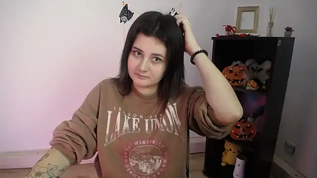 Katrin kiss  online show from 11/12/25, 12:42