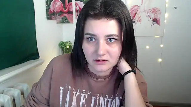 Katrin kiss  online show from 11/07/25, 12:21