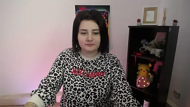 Katrin kiss  online show from 10/27/25, 12:39