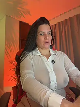 Snapshot of carol_cruz133 chatting on 06/18/26, 11:32 carol cruz133 online show from 06/18/26, 11:32