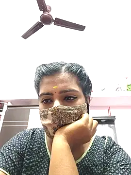 Snapshot of Tamil-Meenu12 chatting on 10/23/25, 04:33 Tamil-Meenu12 online show from 10/23/25, 04:33