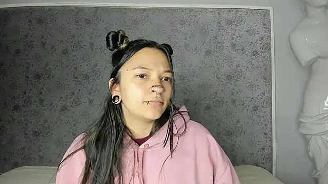 Kitty ravee online show from 10/13/25, 04:03