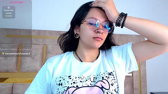 Kitty ravee online show from 09/24/25, 01:50