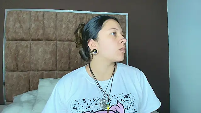 Kitty ravee online show from 10/12/25, 12:45