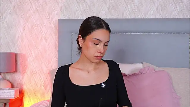 Sofy Bradd online show from 10/11/25, 02:23