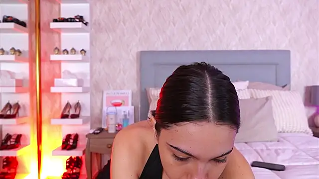 Sofy Bradd online show from 11/25/25, 08:25