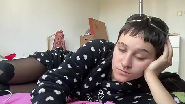 NIQUE TARAXX online show from 09/28/25, 04:03