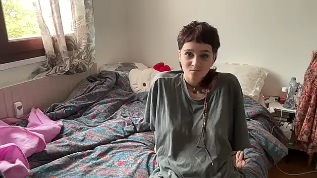 NIQUE TARAXX online show from 10/14/25, 03:01