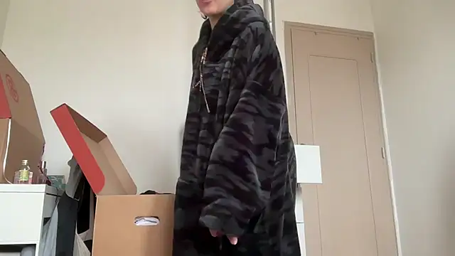 NIQUE TARAXX online show from 09/24/25, 12:00