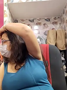 nisha 1110 online show from 11/12/25, 03:16