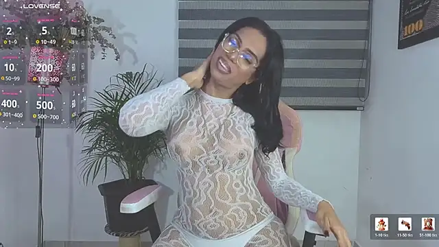 Snapshot of Queen_Morena chatting on 07/15/26, 01:56 Queen Morena online show from 07/15/26, 01:56