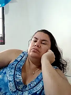 yaneth  online show from 11/18/25, 12:08