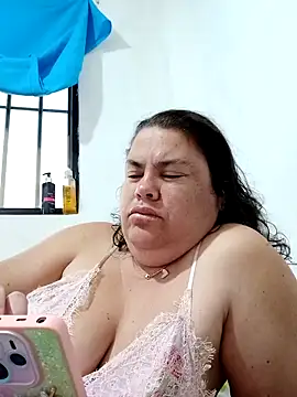 yaneth  online show from 10/28/25, 10:58