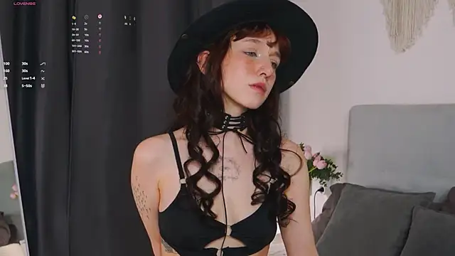 LeelooYolo online show from 04/14/26, 04:01