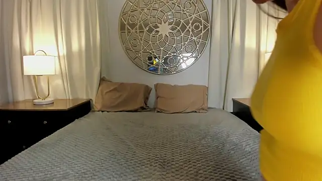 Snapshot of Bambi_cutee chatting on 10/22/25, 11:42 Bambi cutee online show from 10/22/25, 11:42