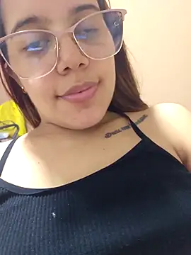 charlothee12 online show from 10/22/25, 04:23