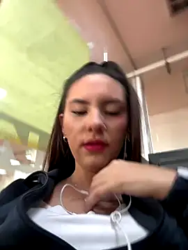 Katie rawwww online show from 12/05/25, 04:16